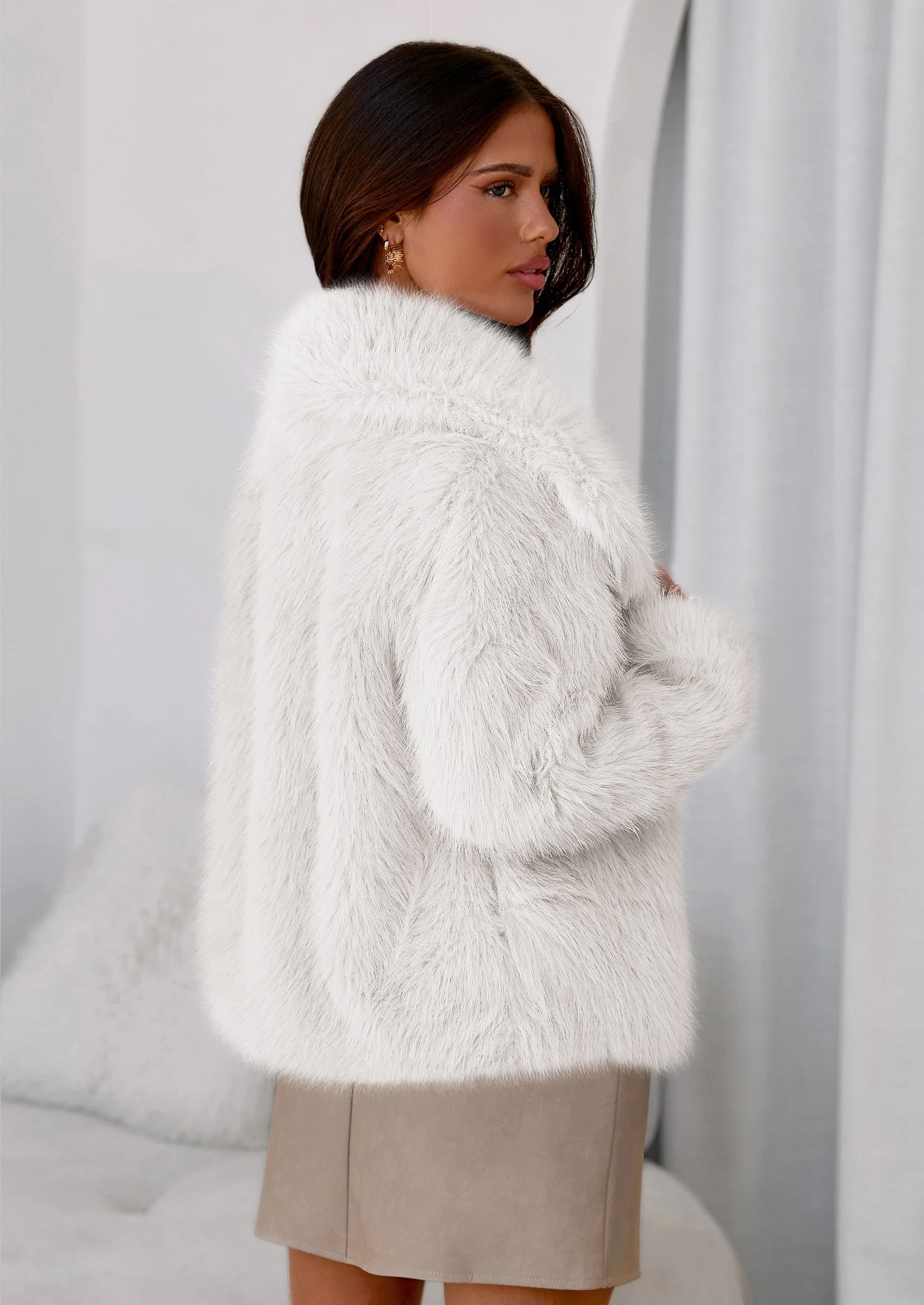 PRETTYGARDEN Womens Winter Coats Trendy Long Sleeve Furry Faux Fur Jackets Button Lapel Warm Fall Outwear with Pockets - Image 10